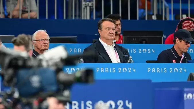 Hasan Arat , Paris 2024'e veda eden milli güreşçiyi teselli etti