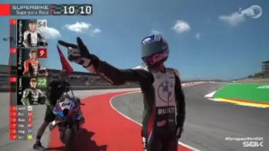 Toprak Razgatlıoğlu tarih yazdı, Yusuf Dikeç pozu verdi!