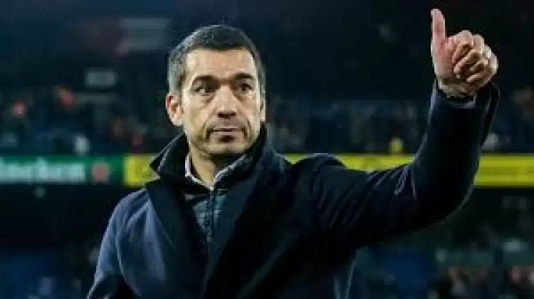 Giovanni van Bronckhorst'tan flaş karar: Takımda kalmasını istedi!