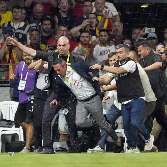 Göztepe maçında Ali Koç'a saldıran şahıs gözaltına alındı