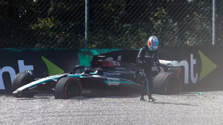 F1 Mercedes'in 'Altın Çocuğu' ilk antrenmanında bariyerlere gömüldü