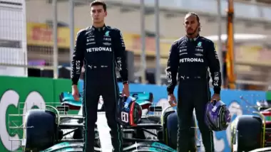 Mercedes, Hamilton'ın yerine geçecek ismi resmen duyurdu!