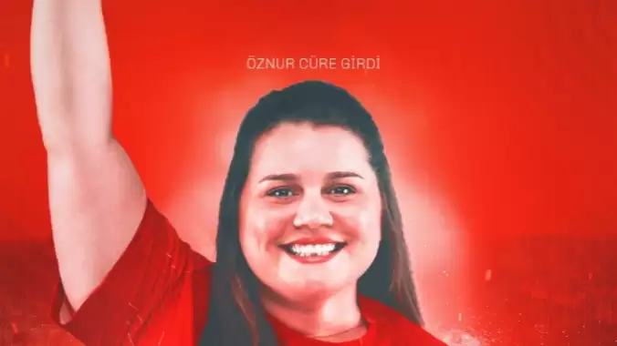 Öznur Cüre Girdi finalde!