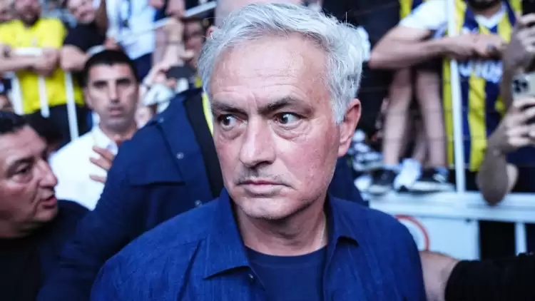  Acun Ilıcalı'nın düğününde Jose Mourinho'nun çiçekçi çocuğa cevabı olay oldu