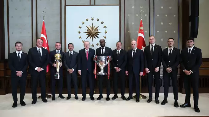 Beşiktaş Cumhurbaşkanı Erdoğan'ı ziyaret etti