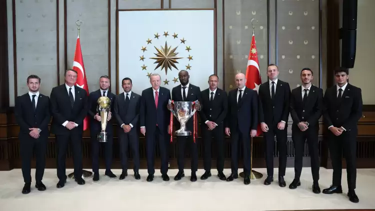 Beşiktaş Cumhurbaşkanı Recep Tayyip Erdoğan'ı ziyaret etti