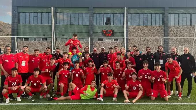Geleceğin milli yıldızları rakiplerine gol yağdırıp şampiyon oldu