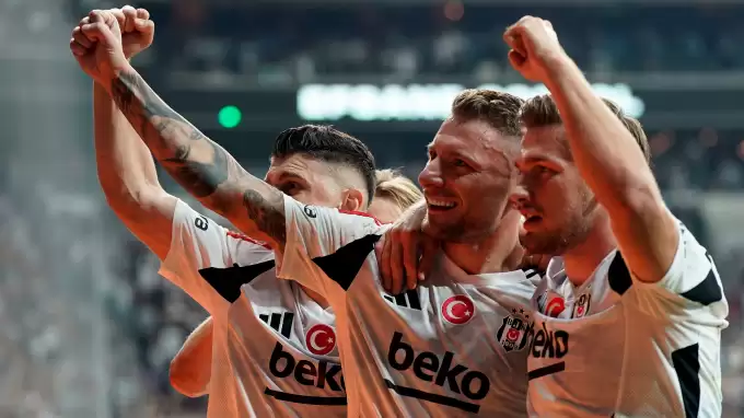 Kara Kartal, Ajax karşısında ilk peşinde! Van Bronckhorst'un 11'i...