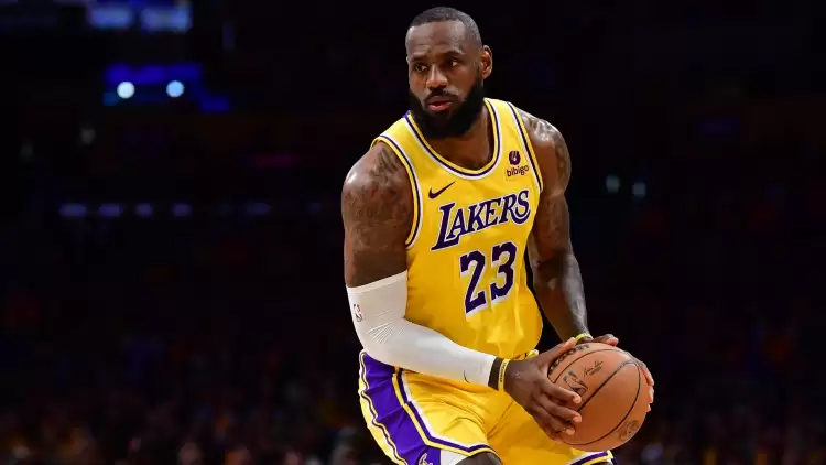 LeBron James'in forması rekor bedelle satıldı!