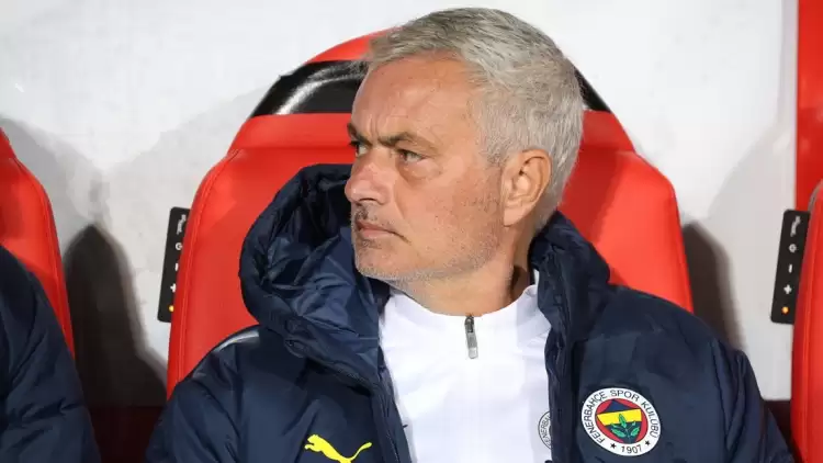 Mourinho futbolcularla toplantı yaptı: "Sahada bir reaksiyon vermemiz gerek"