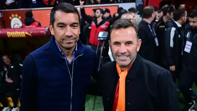 Giovanni van Bronckhorst: "Galatasaray'ın 10 ya da 9 kişi oynamadığını anlamıyorum"