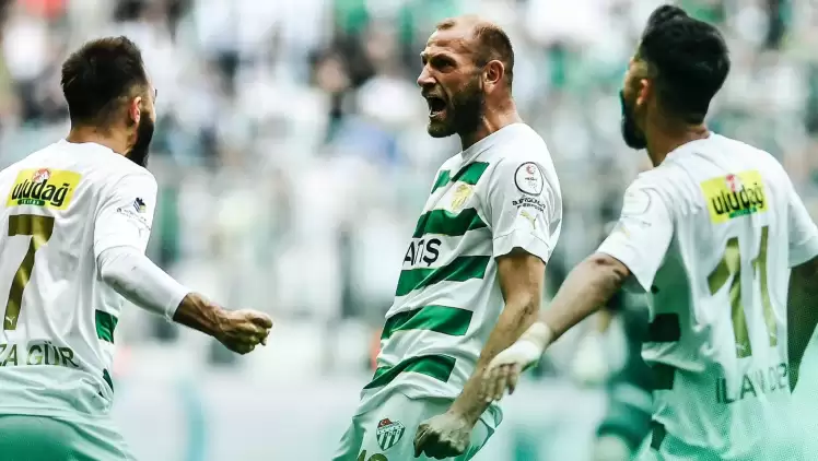 Bursaspor, Kuşadasıspor'u 4 golle geçti! 3.Lig'in yeni lideri oldu