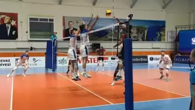 Halkbank dış sahada set vermeden kazanmasını bildi