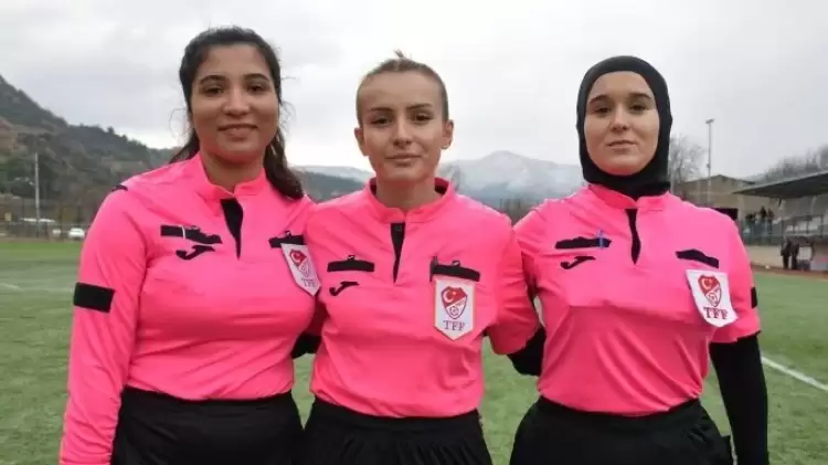 Kadına yönelik şiddete dikkati çekmek için 3 kadın futbol maçı yönetti