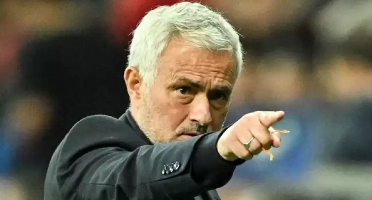 Mourinho sol bekten vazgeçti, sol stoper istiyor! İşte hedefteki 27 milyon euroluk yıldız...