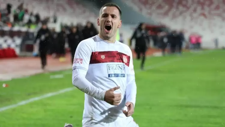 Rey Manaj: "Sivasspor için her şeyi yaptım ama kontratımda yenileme yapmadılar"