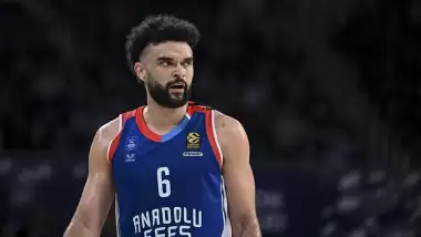 Anadolu Efes'te Elijah Bryant ve Darius Thompson sevinci!