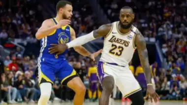 LeBron - Curry düellosunun galibini son saniye basketi belirledi