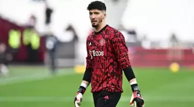 Manchester United'dan Altay Bayındır'a kötü haber