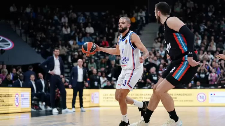 Anadolu Efes, Paris Basketball deplasmanında sonunu getiremedi!