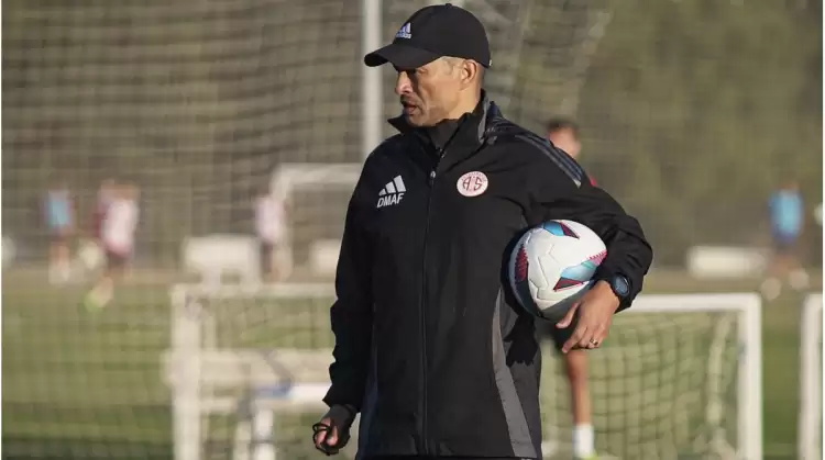 Antalyaspor'da Alex sorunu çözülüyor...