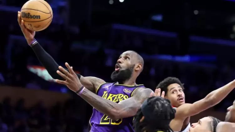 Lakers kazandı, LeBron James bir kez daha tarihe geçti