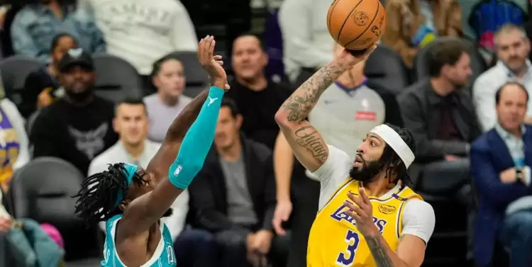 Anthony Davis çok büyük oynadı, Lakers üst üste 4. kez kazandı