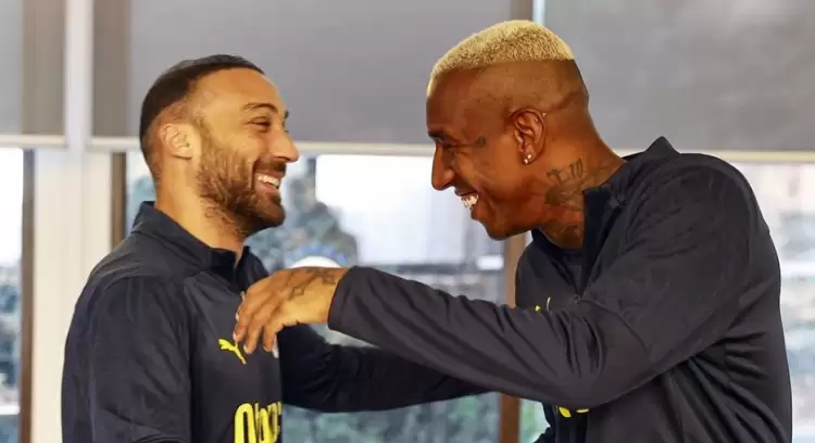 Fenerbahçe'nin yeni transferi Talisca, takım arkadaşlarıyla bir araya geldi