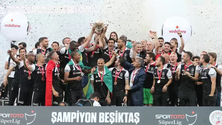 Beşiktaş'ta hüzün... Süper kadro bir bir ezeli rakiplere gitti!