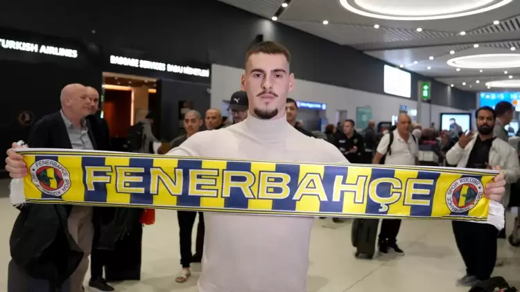 Sırp sağ bek Mimovic, Fenerbahçe için İstanbul'a geldi