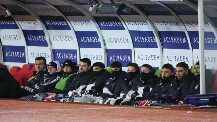 Sivas'ın soğuğu Beşiktaş'ı zorladı! Yedekler çareyi battaniyede buldu