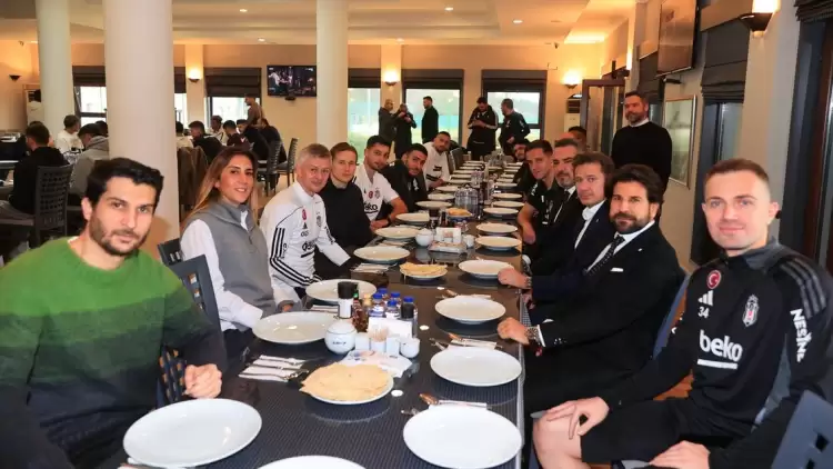 Beşiktaş Kulübü Yönetim Kurulu üyeleri, futbolcularla bir araya geldi