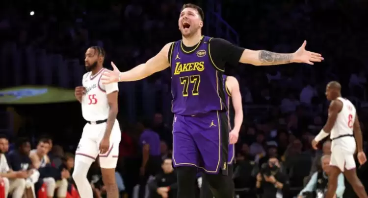 Lakers, Los Angeles derbisini Doncic'le kazandı