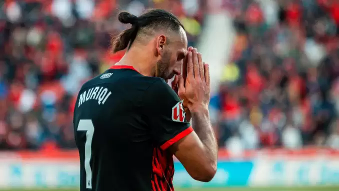 Önce kendi kalesine attı, sonra penaltı kaçırdı! 90+7'de maçı kurtardı