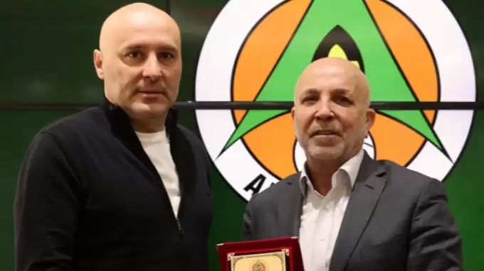 Süper Lig'de bir teknik direktörle daha yollar ayrıldı! Resmi açıklama...