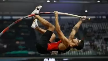 Milli sporcu Ersu Şaşma, sırıkla atlamada 6. oldu