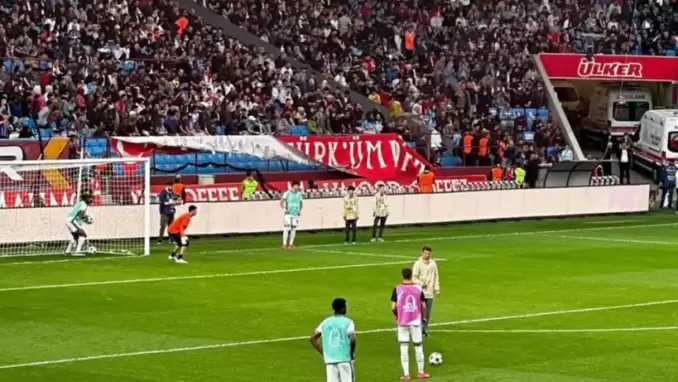 Trabzonspor'un tarih yazdığı maçta UEFA'dan tepki çeken müdahale! Taraftar izin vermedi...
