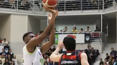 Ateş hattında yer alan iki takımın kapışmasında 14 sayı farklı galibiyet