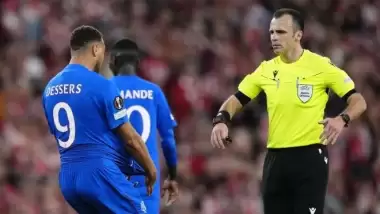 Athletic Bilbao - Rangers maçında olay! Forması yırtıldı, penaltı beklerken kart gördü!