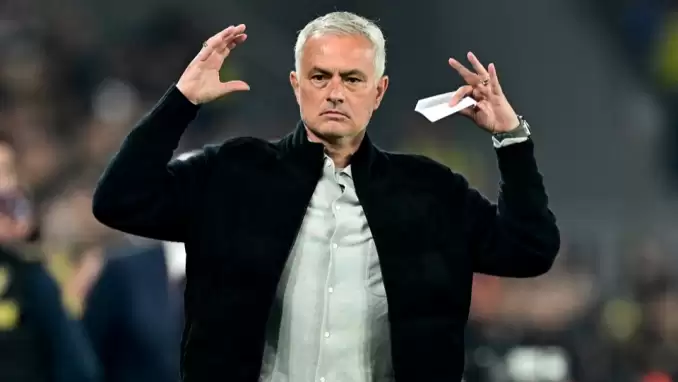 Fenerbahçe'deki geleceği tartışılan Mourinho için flaş iddia!