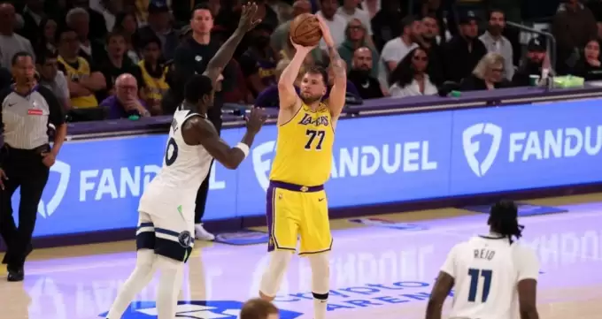 Doncic resital sundu, Lakers seriyi 1-1 yaptı