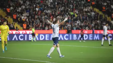 Dzeko'dan hataya esprili yaklaşım! "Rakibe yaptığım asistten bahsettiğinizi sandım"