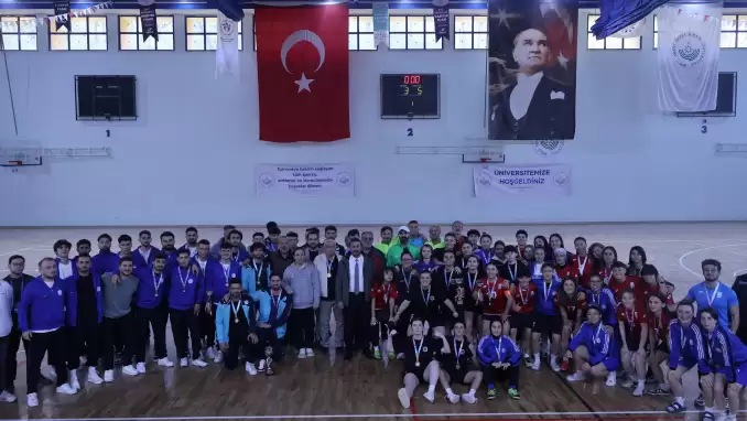 Kastamonu Üniversitesi Kadın Futsal Takımı, namağlup şampiyon oldu