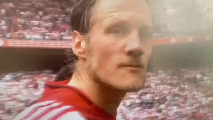 İZLE | Wout Weghorst kameraya yumruk attı!