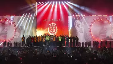 Şampiyonluk kutlamalarında Galatasaraylı futbolcuya şok! Adı anons edilince yuhaladılar...