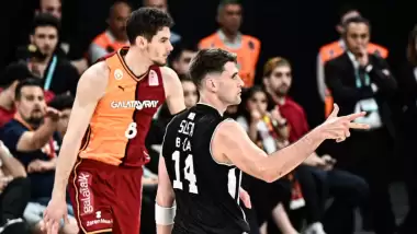 Derbide Beşiktaş, Galatasaray'ı 100'ledi! Yarı finale çıktı...