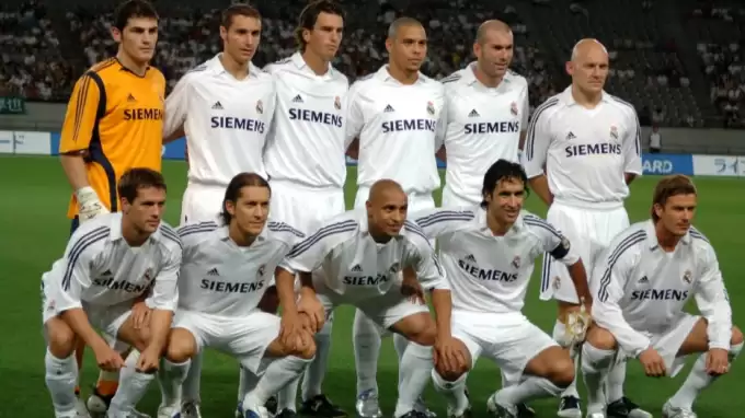 Buckingham Sarayı’nda tarihi an! Futbolun prensi artık resmen şövalye!