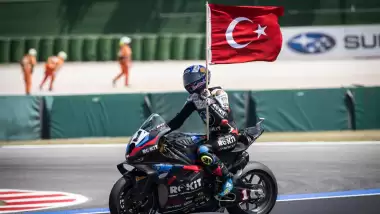 İtalya'da Toprak Razgatlıoğlu fırtınası: Hat-trick yaptı!