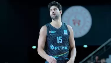 Troy Selim Şav'dan bir yıllık imza