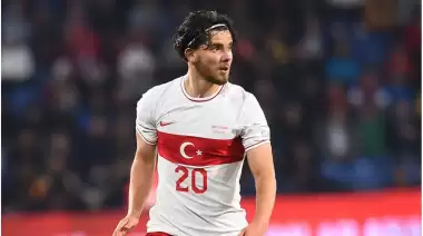 Ferdi Kadıoğlu, doğacak çocuğunun cinsiyetini topa vurarak öğrendi!